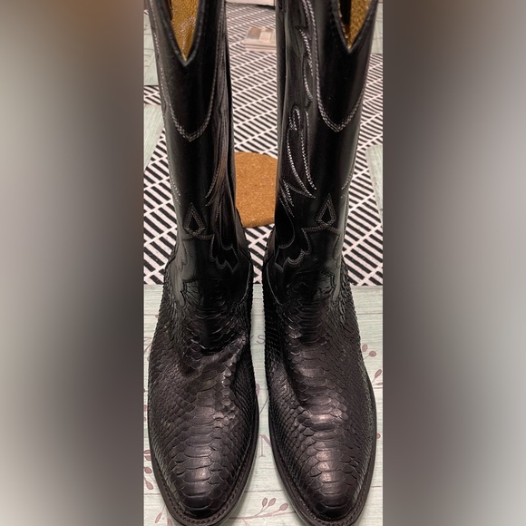 *SOLD* Cavender’s Black Genuine Python boots size 10EE. - Picture 3 of 5